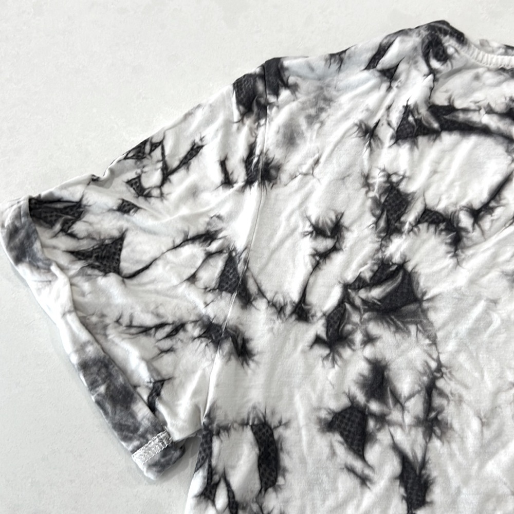 Alice + Olivia Shira Roll Sleeve Tie Dye Tee - Picture 7 of 7